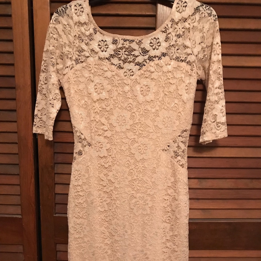 Short lace dress